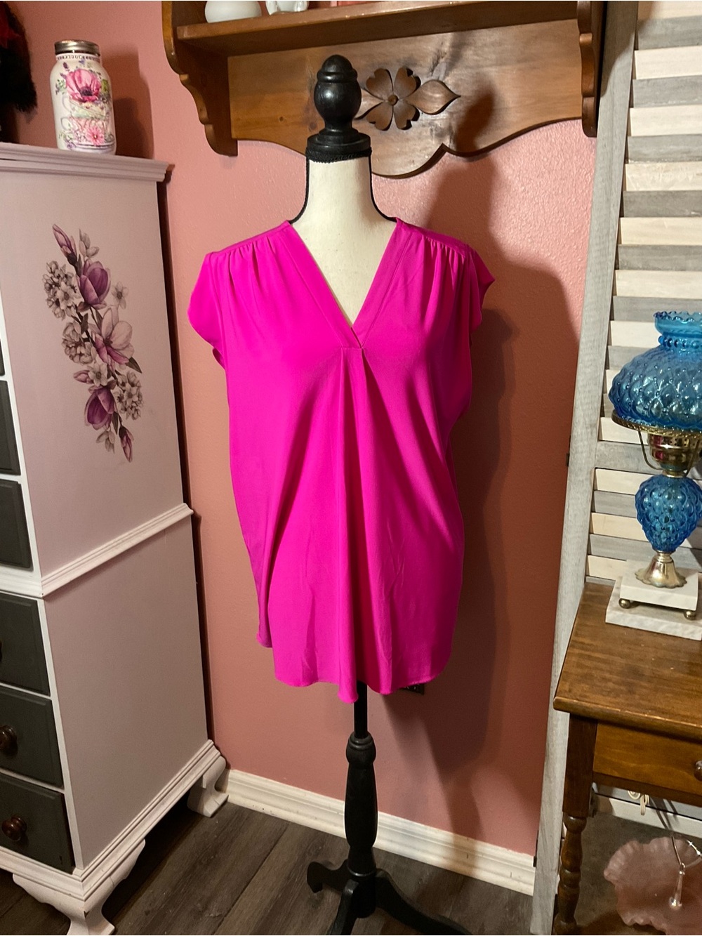 Chaus Fuchsia V-Neck Cap Sleeve Blouse